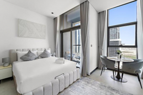 Lux Studio 15 Northside with a Pool, Gym & Canal Views